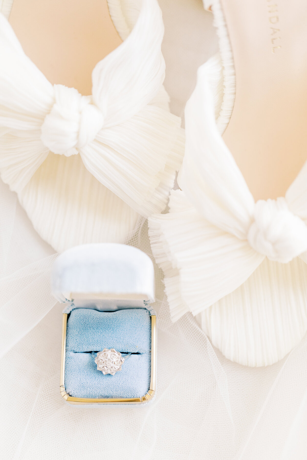 holly&austin_wedding_day_glimpse-3