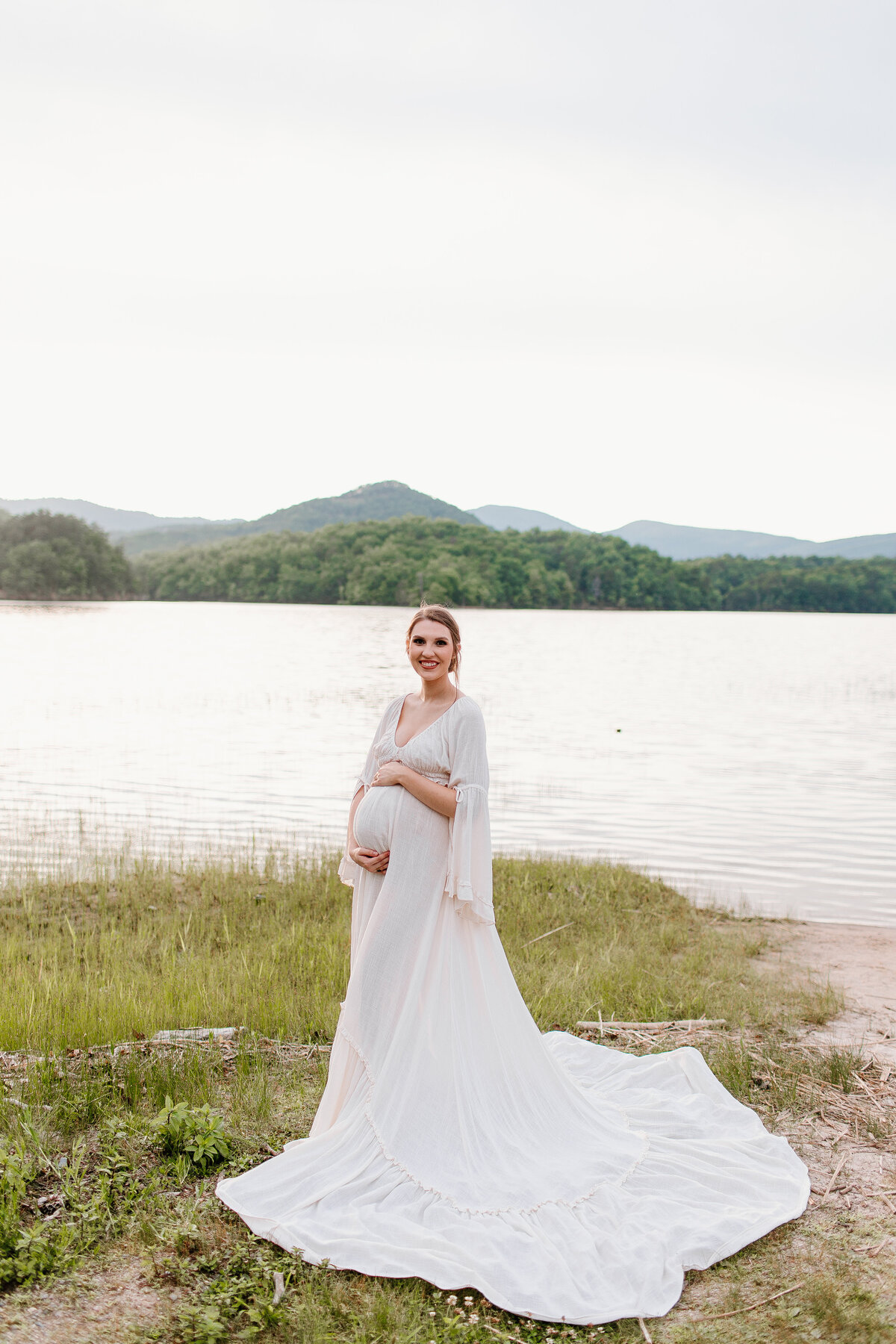 Documentary-Maternity-Session-at-Carvins-Cove-RJ-95