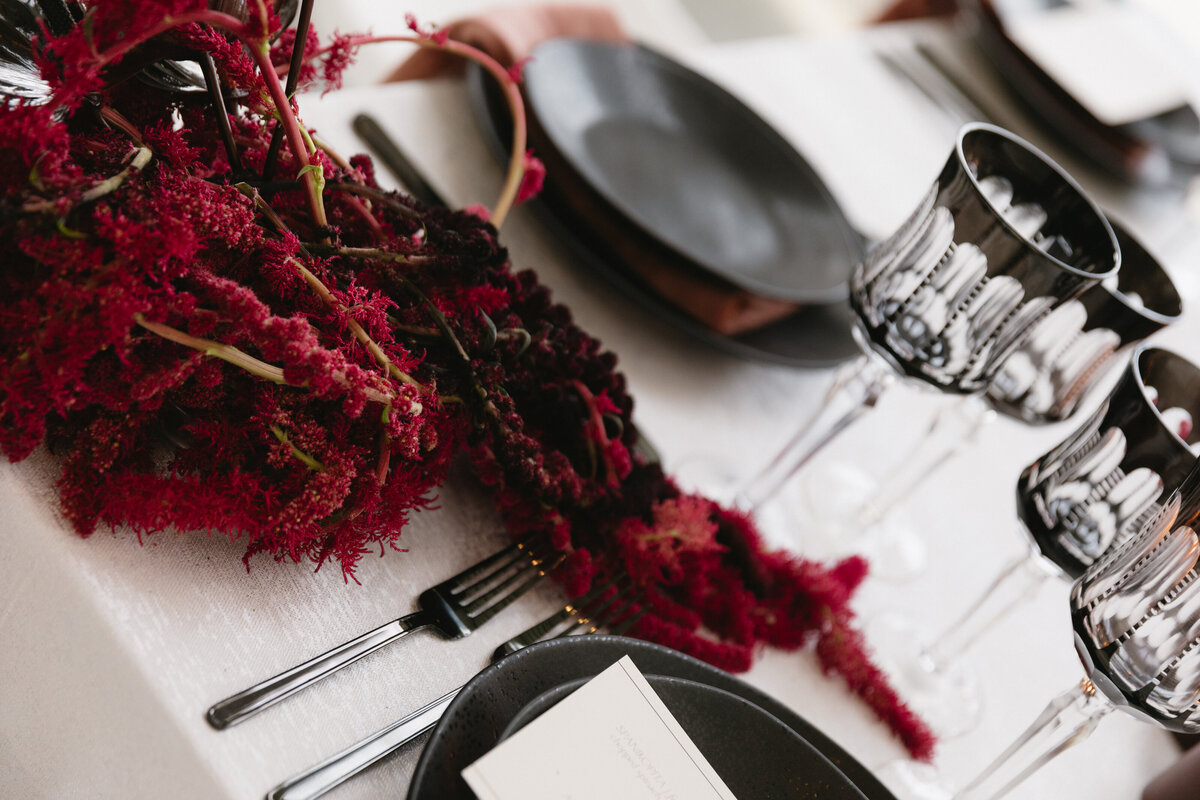 meredith-michel-editorial-wedding-floral-centerpiece-detail