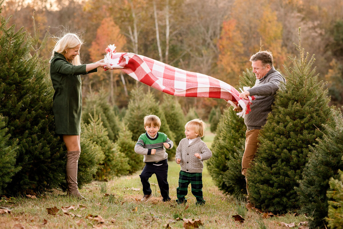 2021-1113 Hardy Family at Friendship Trees-38