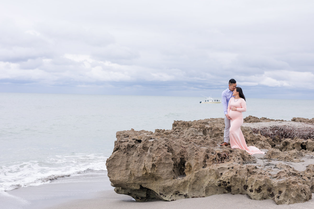beach maternity photo shoot