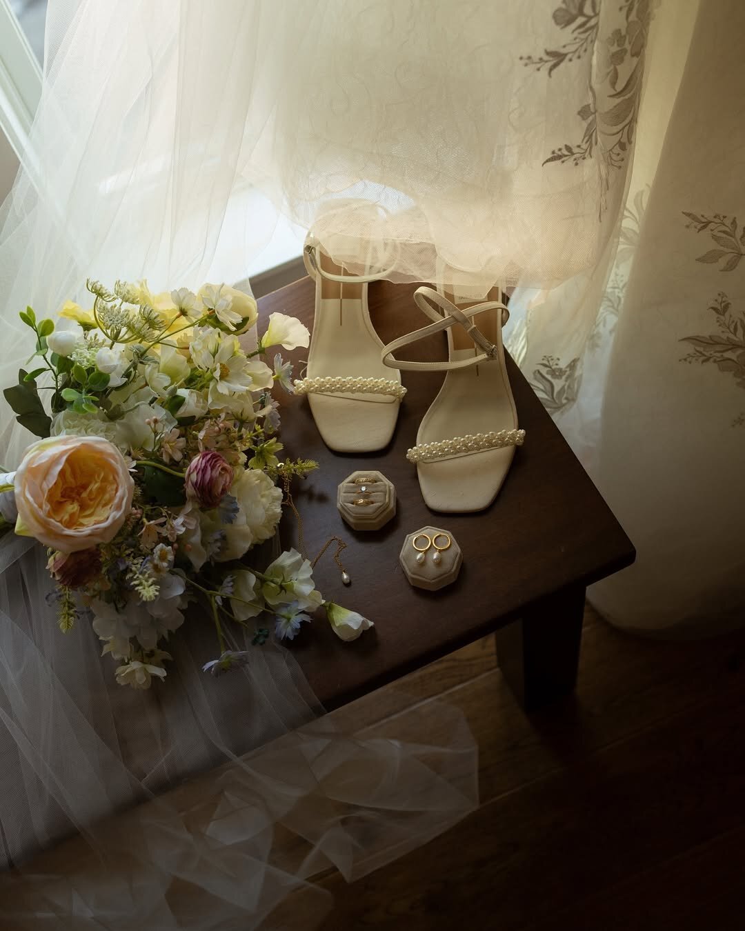 eeek!!! details from M & A’s wedding day 🐚captured by the best @akikoarchive