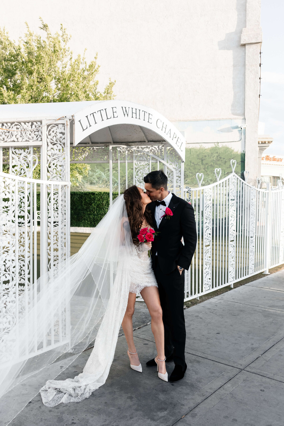 94_riskyexposure_las-vegas-elopement-photography