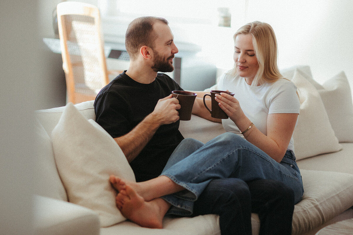 inhome-couples-intimate-tea-love.