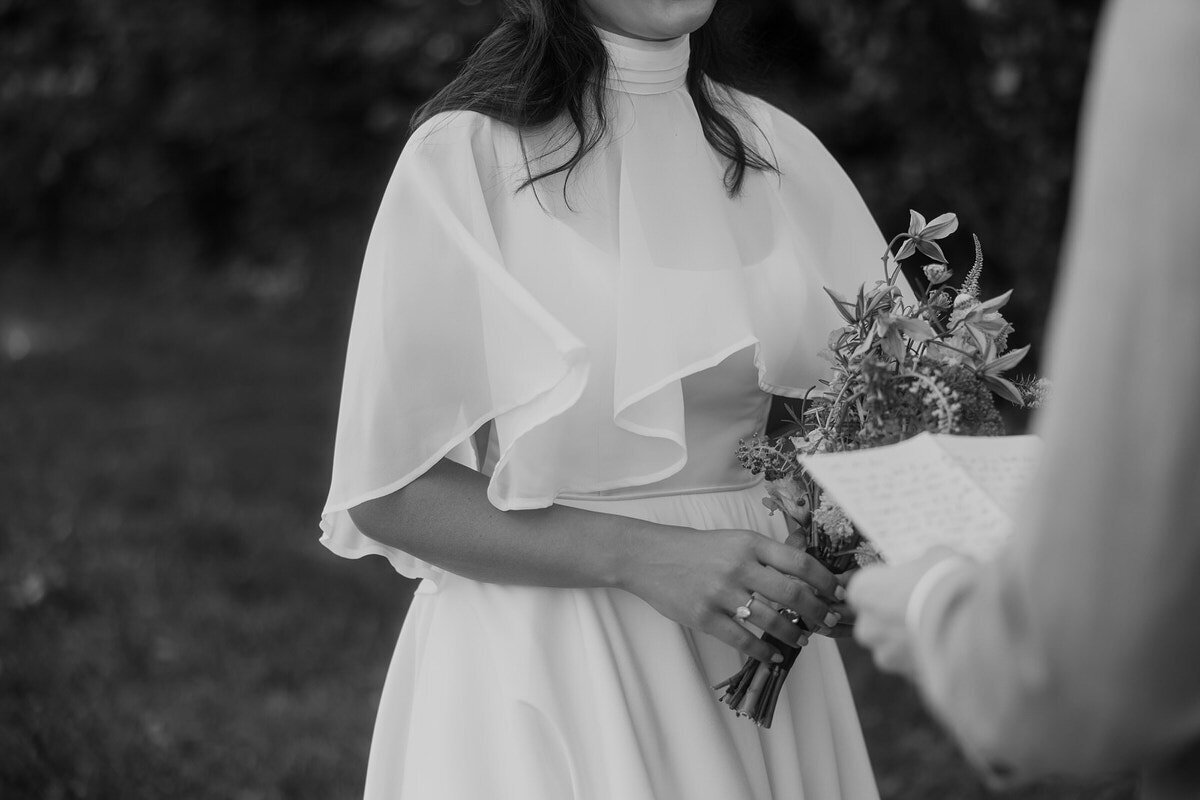 wedding-first-look-blackwhite-details-laurianevega
