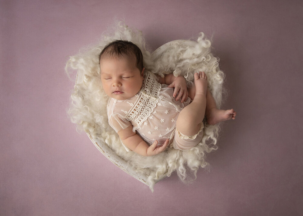 NEWBORN_BABYGIRLVINTAGELACEHEARTBOWLPINKWHITE