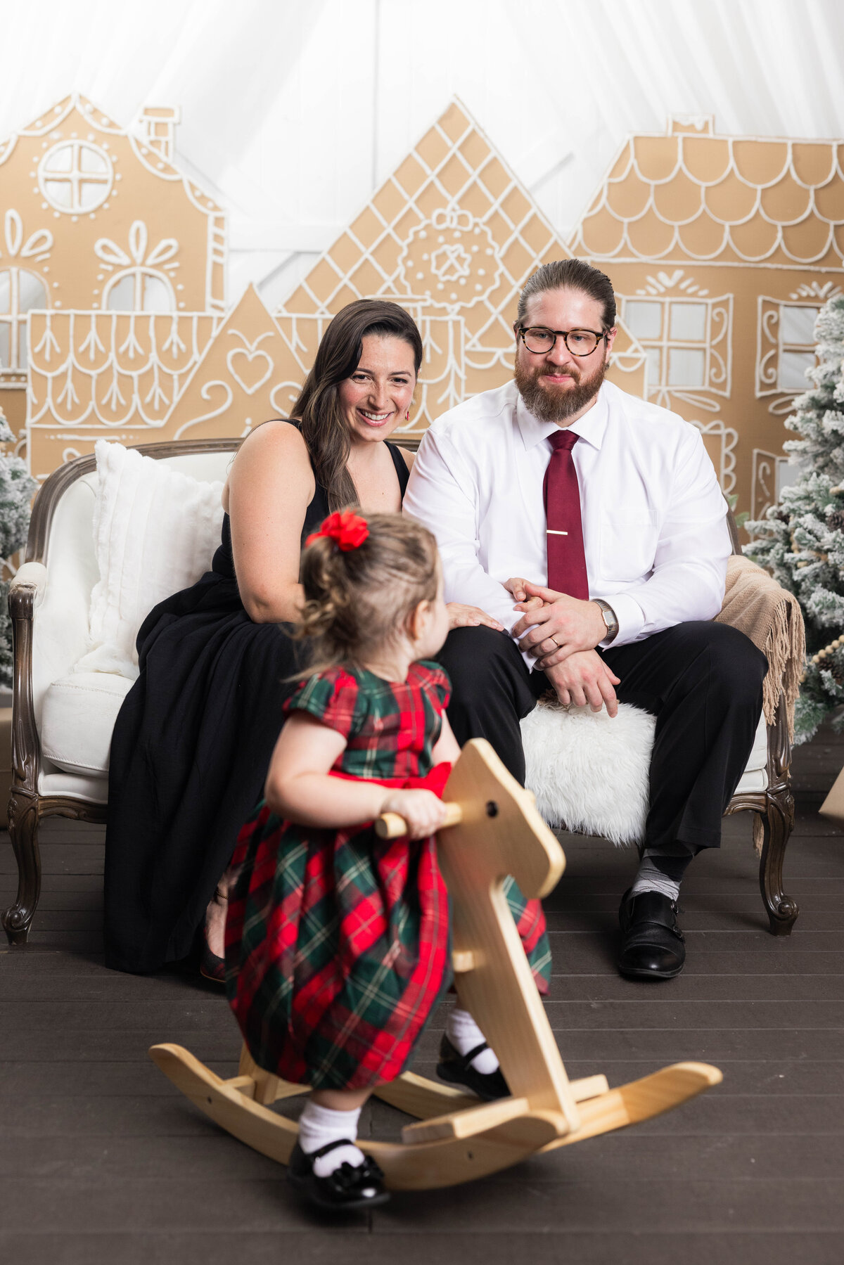 2025HolidayMinis_HundredsofMoments_Promo-17