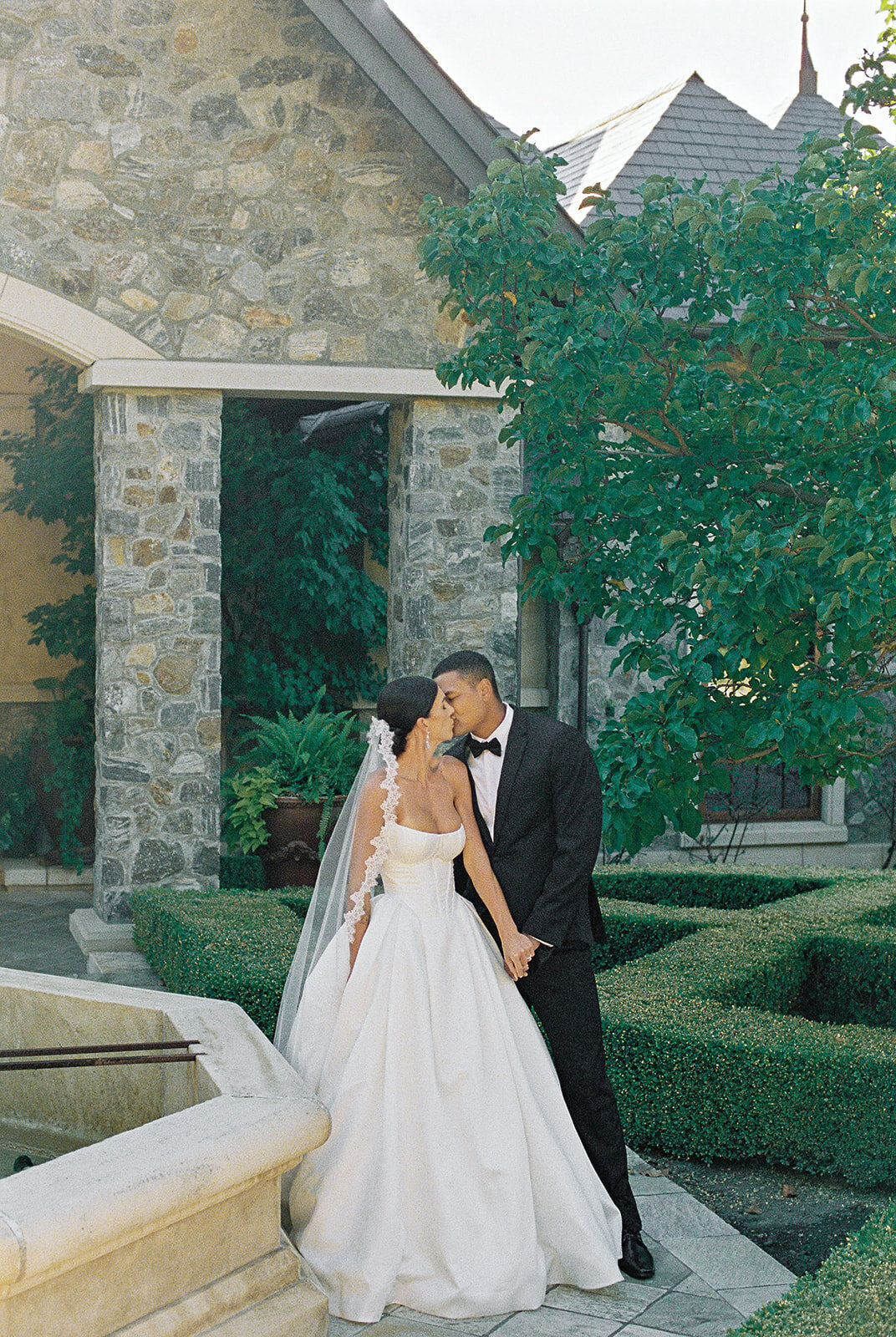 minted-photography-okanagan-kelowna-destination-wedding-photographer-wedding-château-okanagan-29