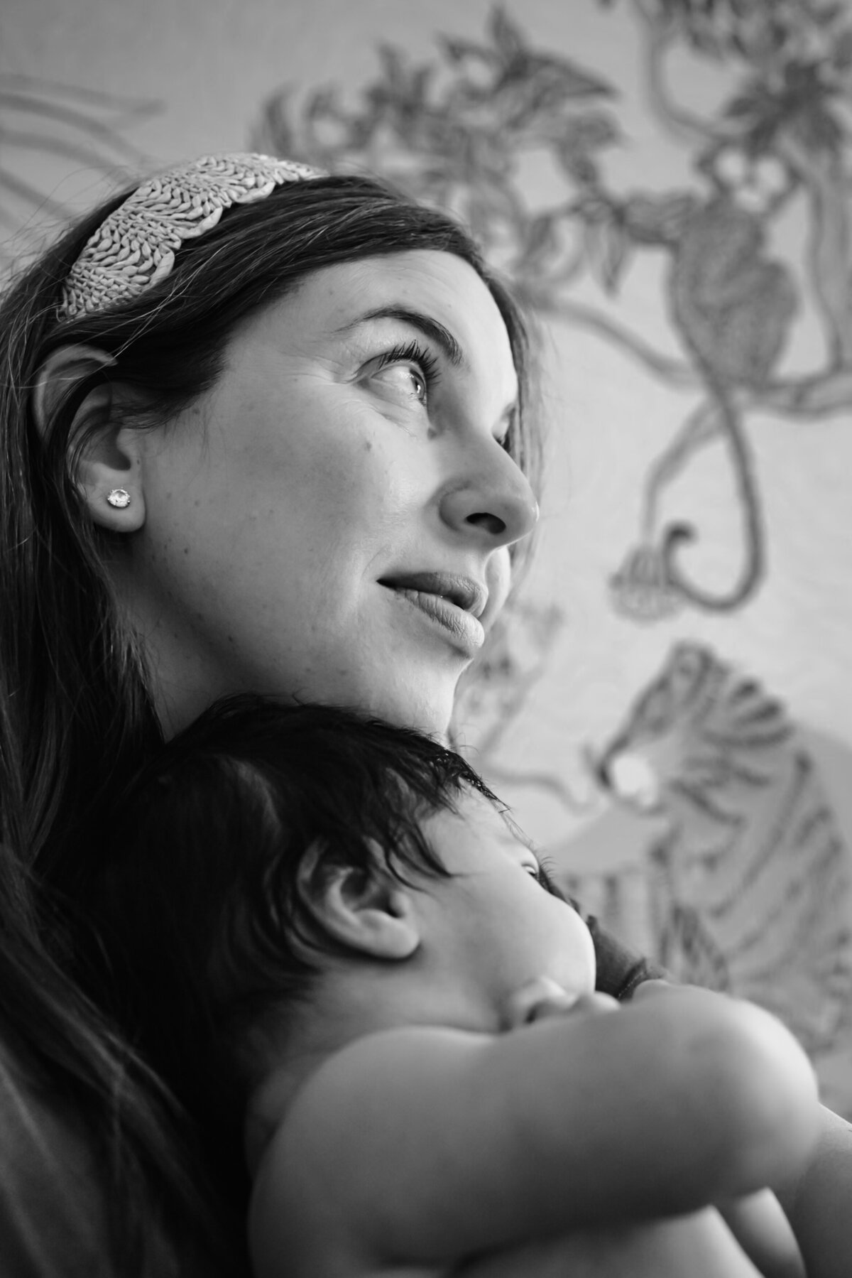 motherhood-newborn-bw