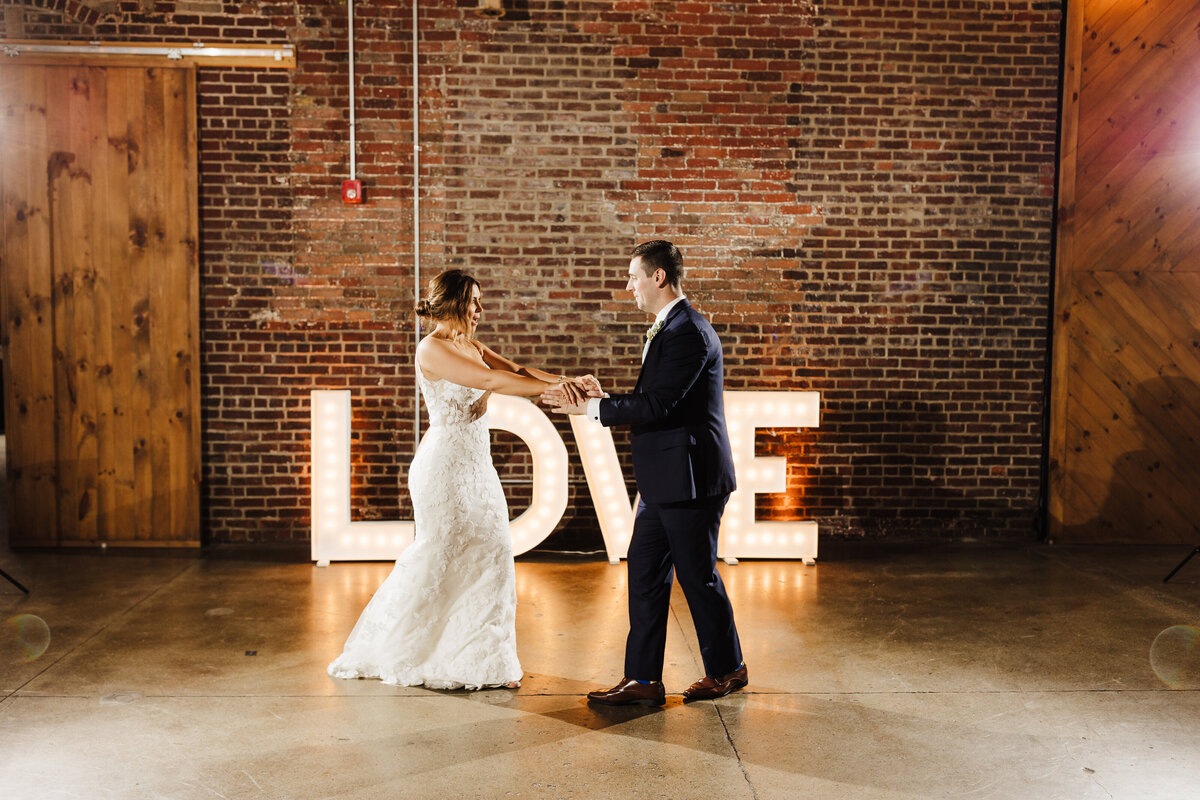 First dance in front of LOVE