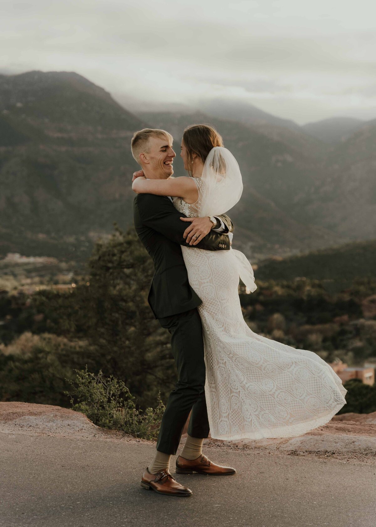 andres-molina-yL3yjkujyE0-unsplash
