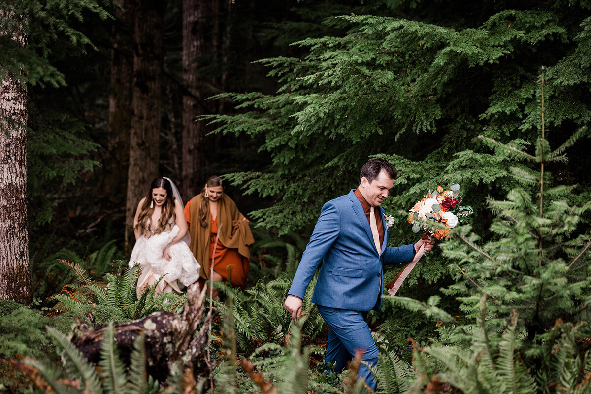 Rainy-Mount-Rainier-National-Park-Intimate-Wedding-54