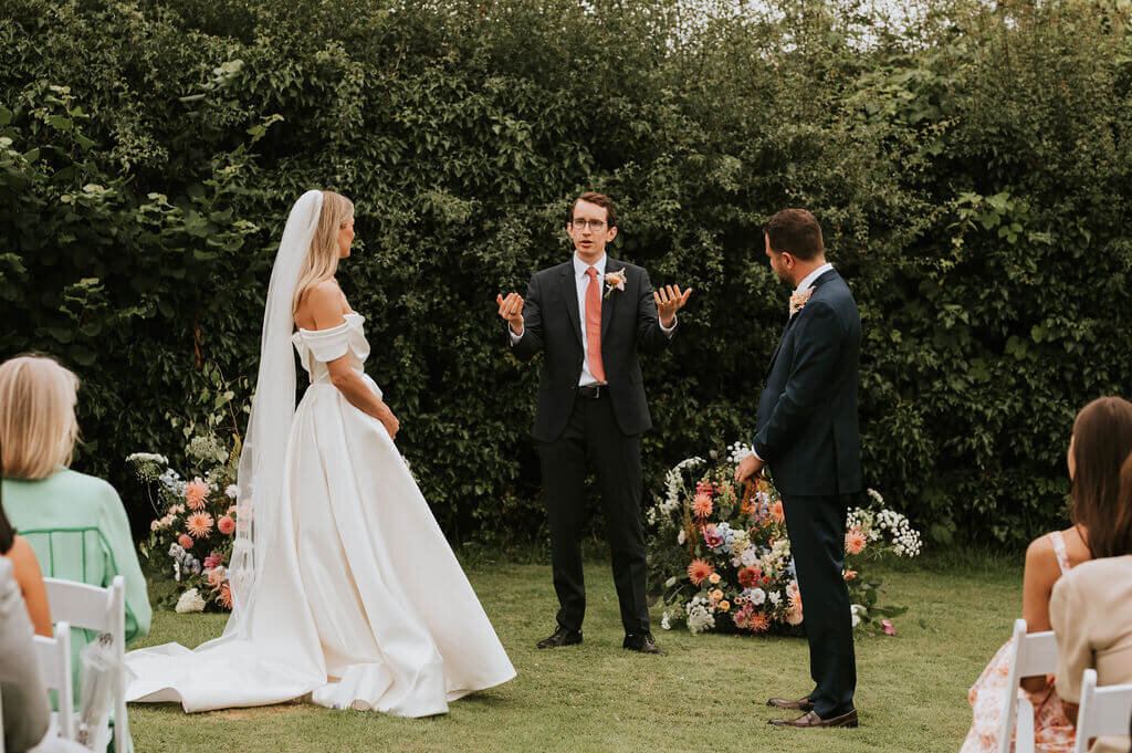 Issy-and-Bella-Floral-Design-Wedding-Florist-Herefordshire-Broadfield-Court-j&N62