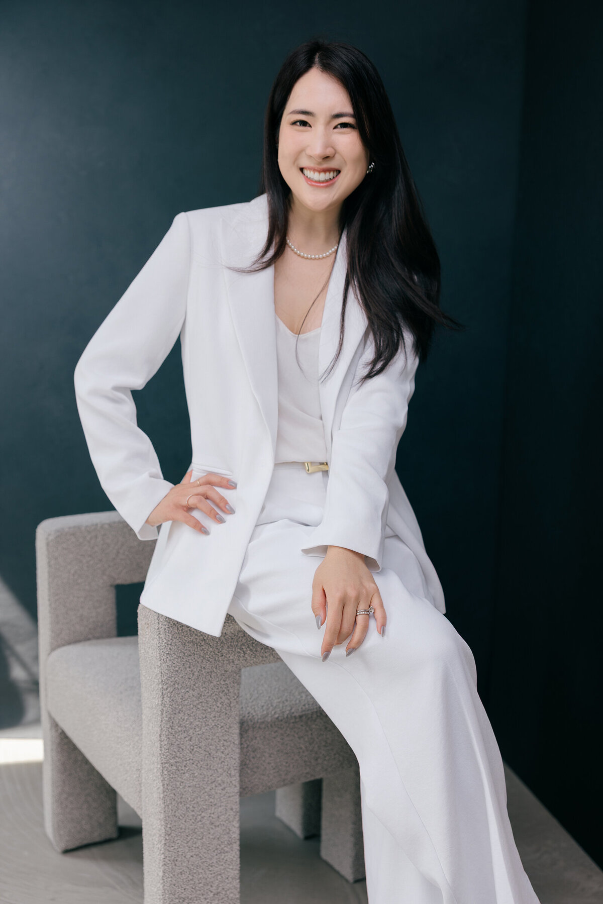 christine-leaning