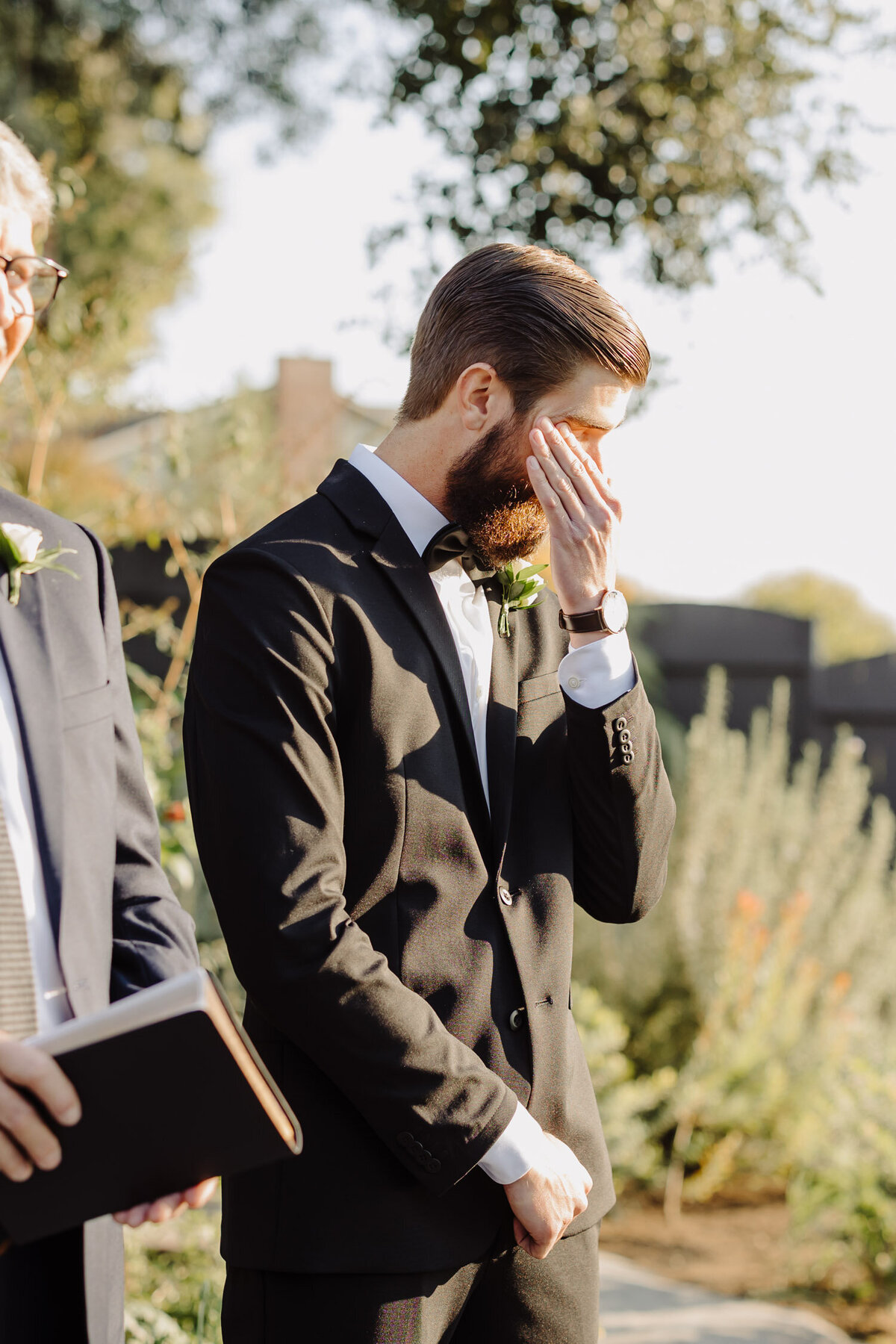 Wedding-ceremony-at-Hidden-Hallow-in-Reedley