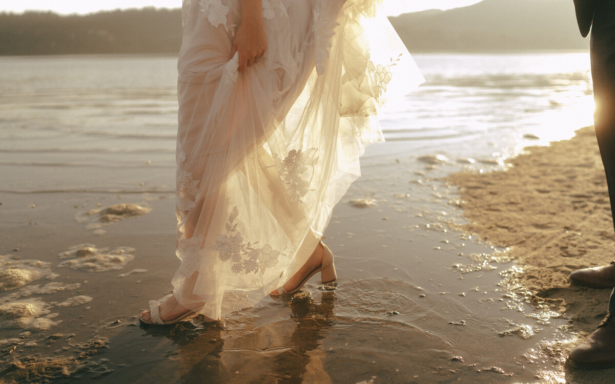 vi-bc-sunshine-coast-elopement-photography-beach-sunset-taylor-dawning-photography-15