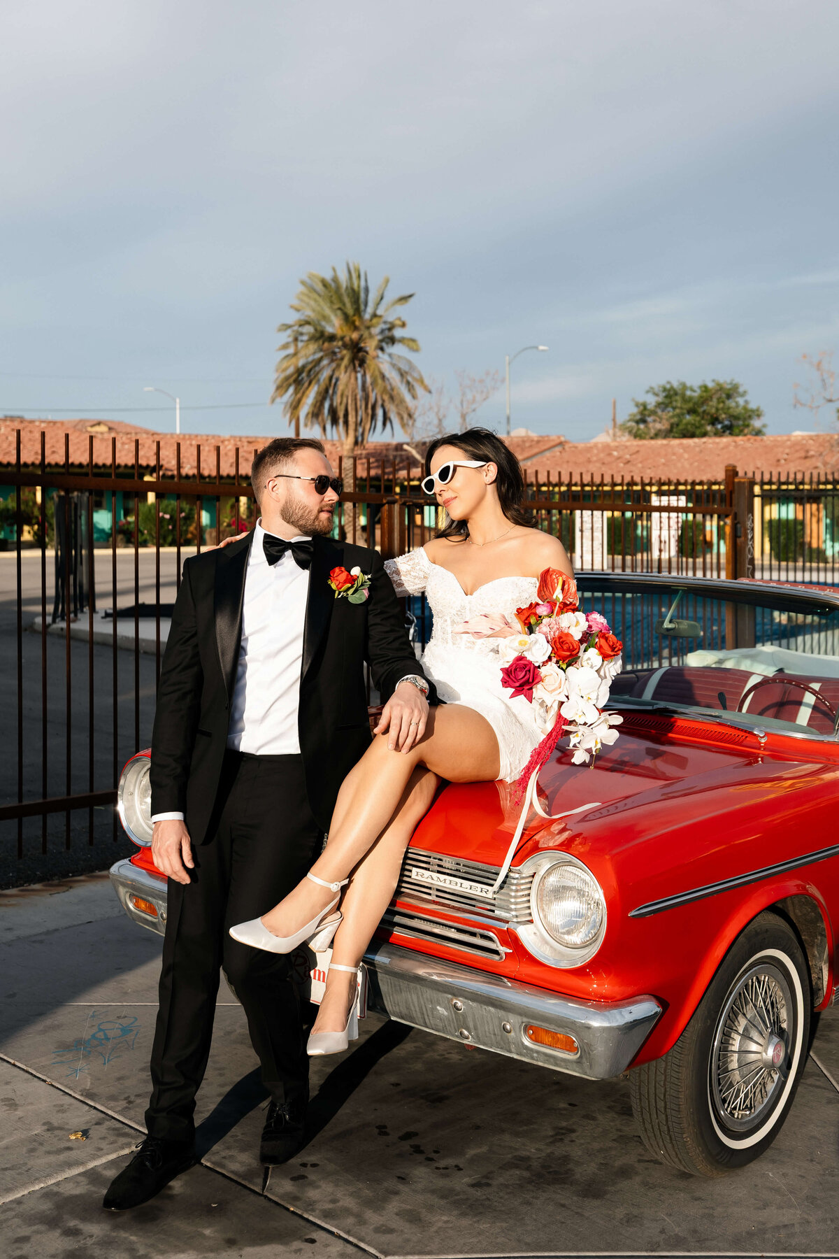 66riskyexposure_hannah-rory_las-vegas-elopement-photography
