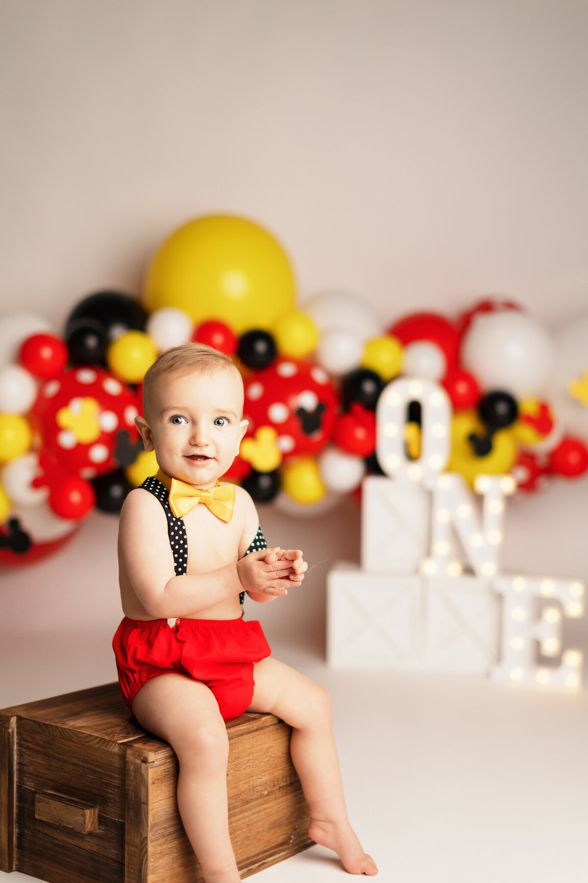 Best NW Arkansas cake smash photographer, cake smash photography near me, baby birthday photoshoot NW Arkansas