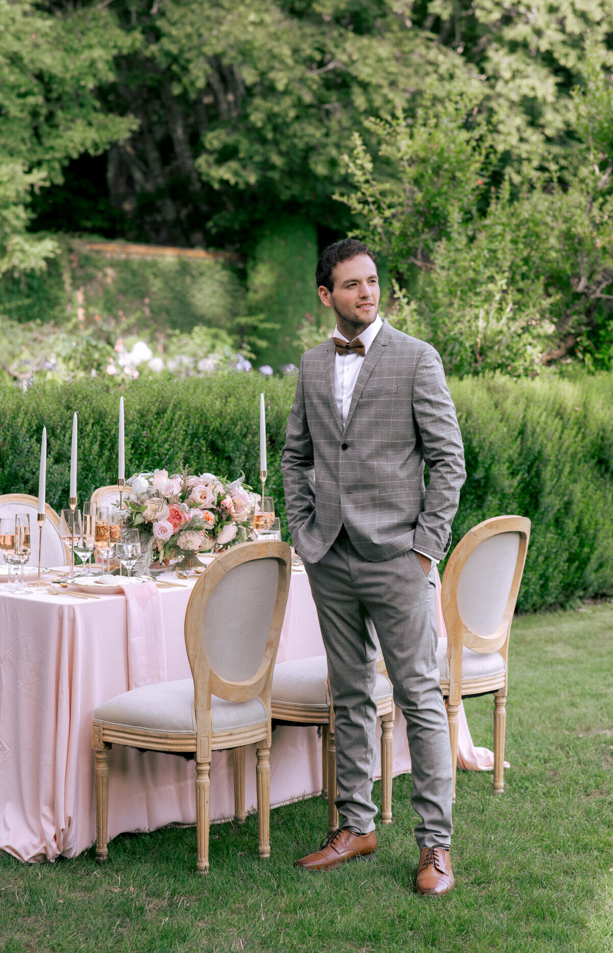 groom alone