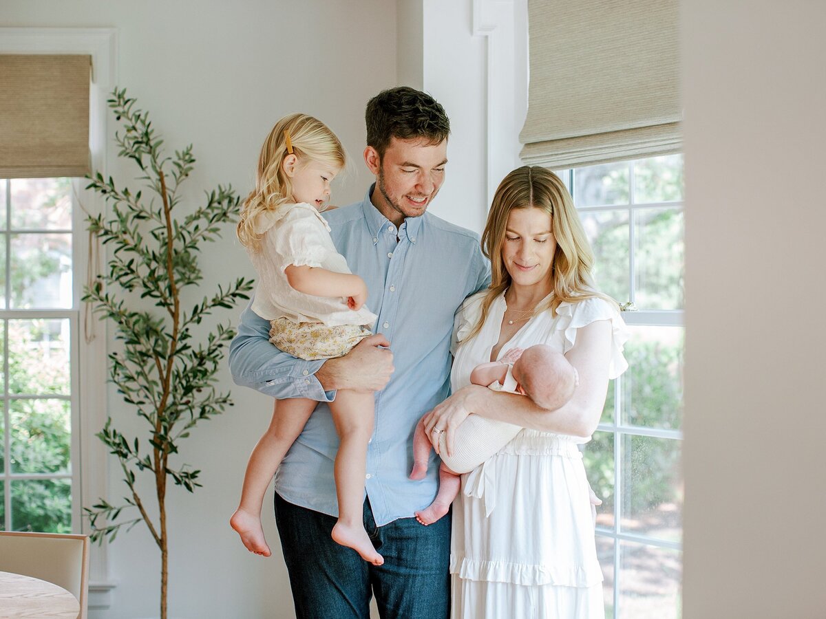modern-indoor-newborn-richmond-va-photos-amy-nicole-photography-0033