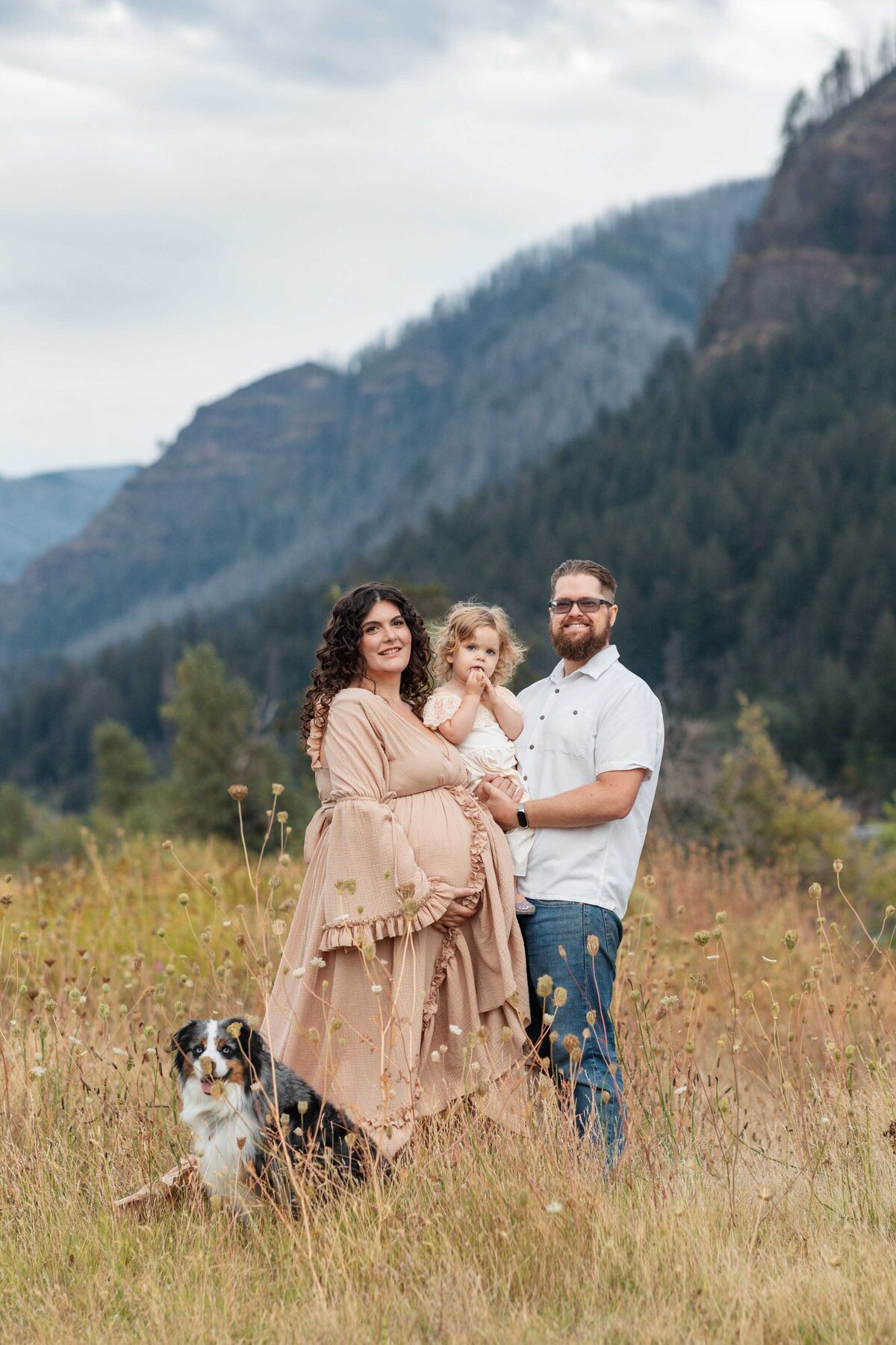 columbia-river-gorge-maternity-portraits-hamilton-island-12