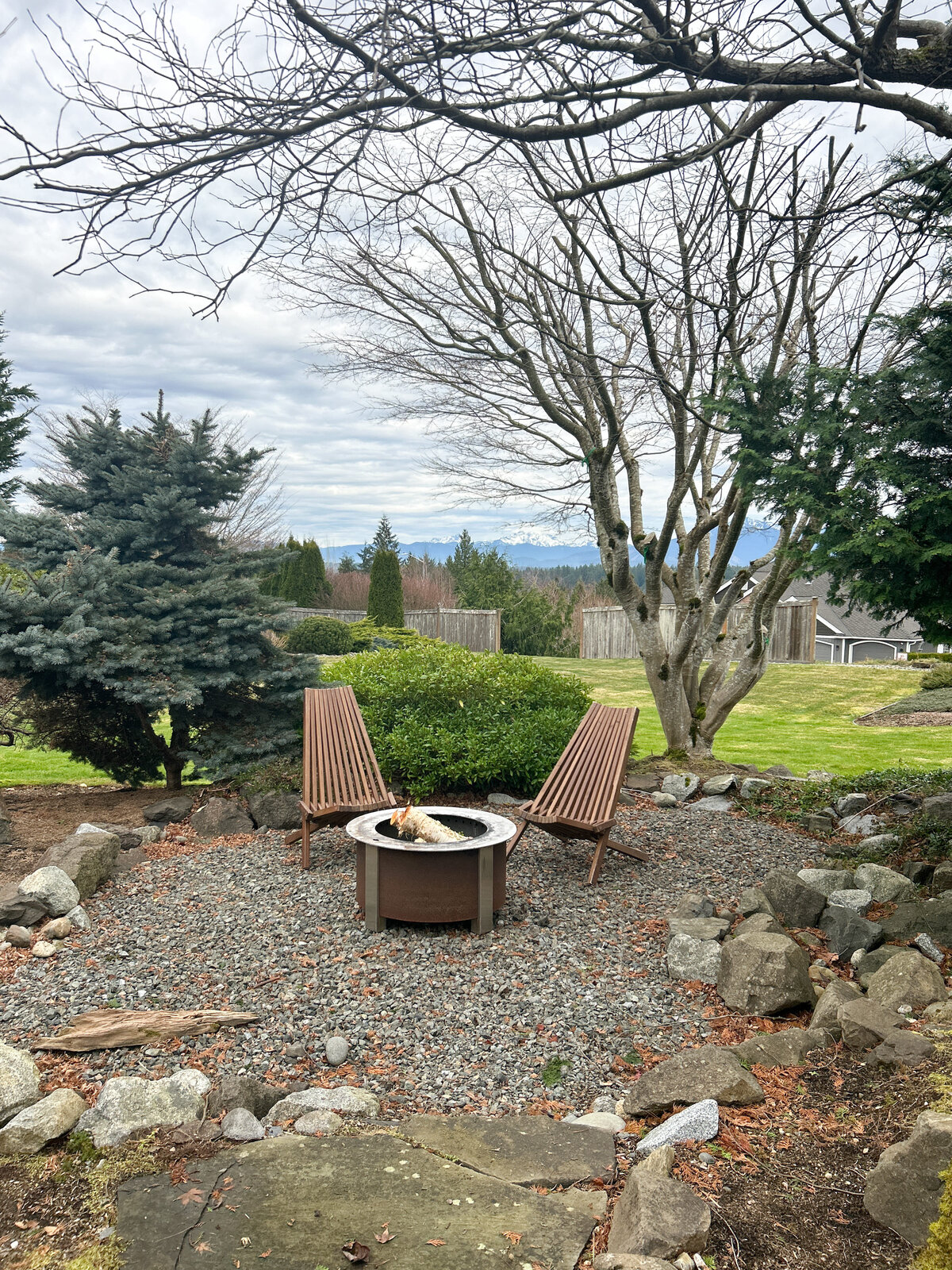 occupied-home-staging-snohomish-county-patio-modernmollusk-1