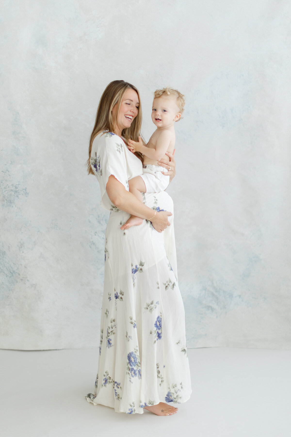 A Philadelphia in-studio maternity portrait session with siblings - 11