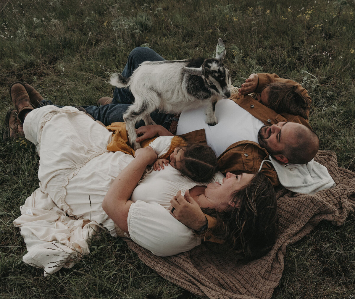 farm-life-family-photographer-spokane-wa