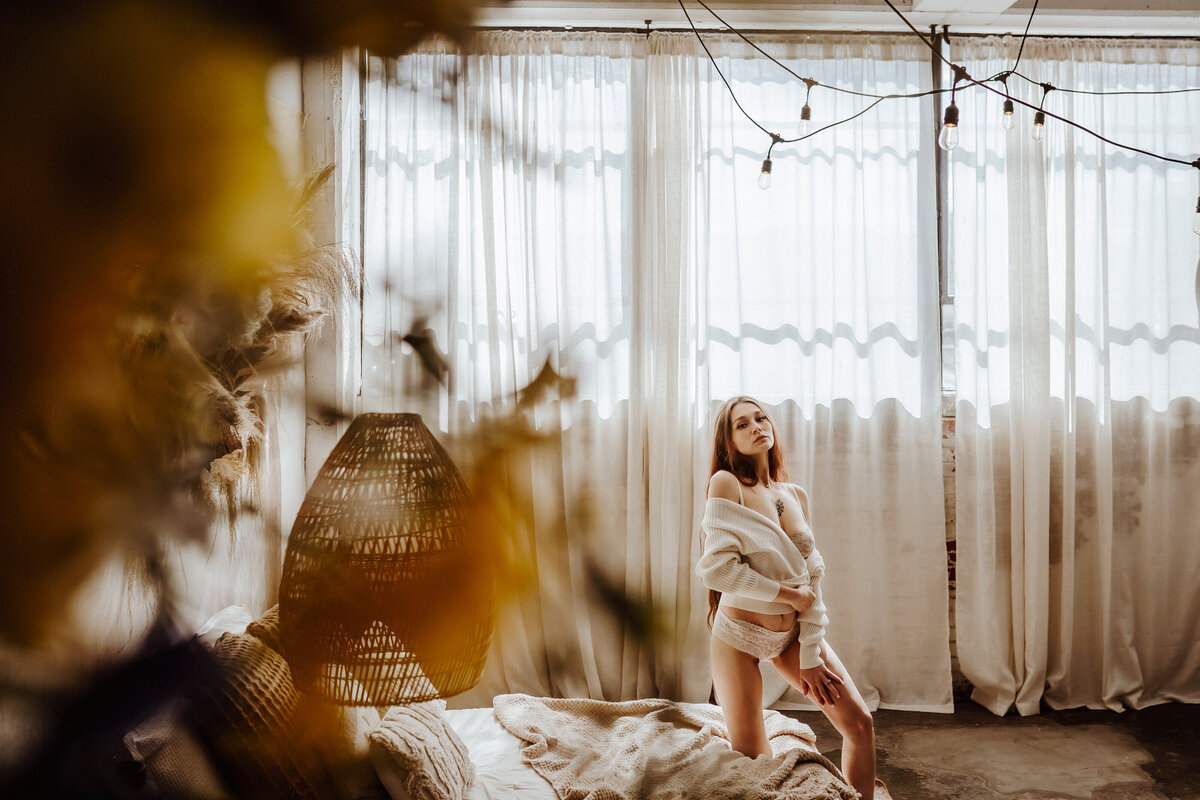 dreamy-lingerie-session-the-storyteller-studio-des-moines-storyteller-collective-photo-co