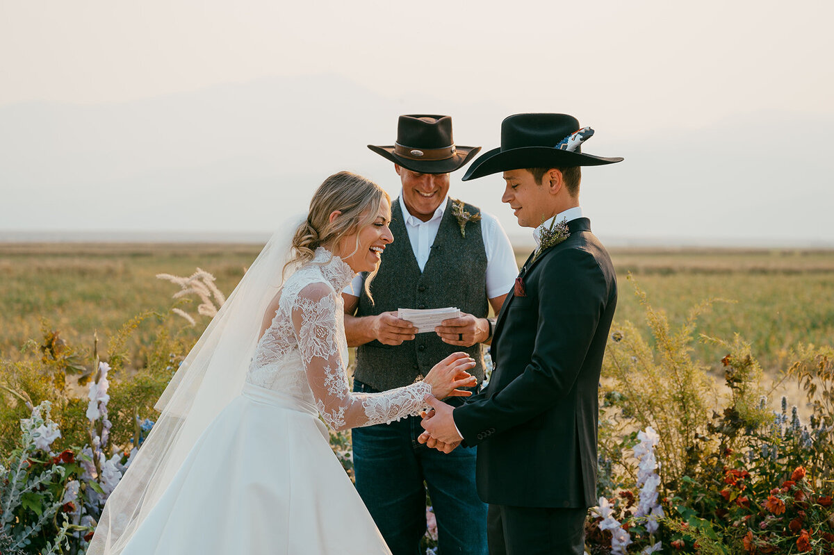 presley-gray-photo-Deerlodge-rustic-western-Montana-wedding-5080