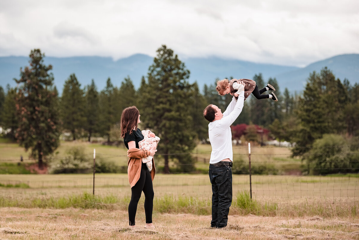 Spokane Newborn Photographer 050122-744