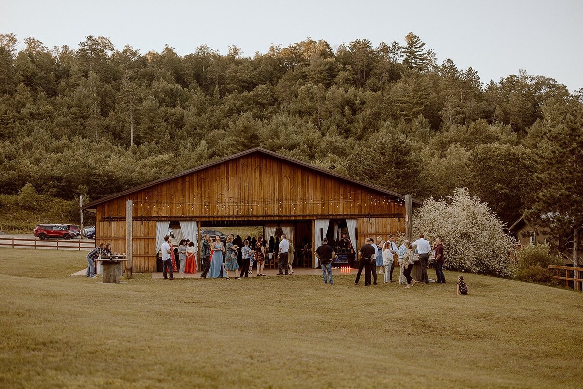 burlap-and-bells-wisconsin-wedding-venue-37
