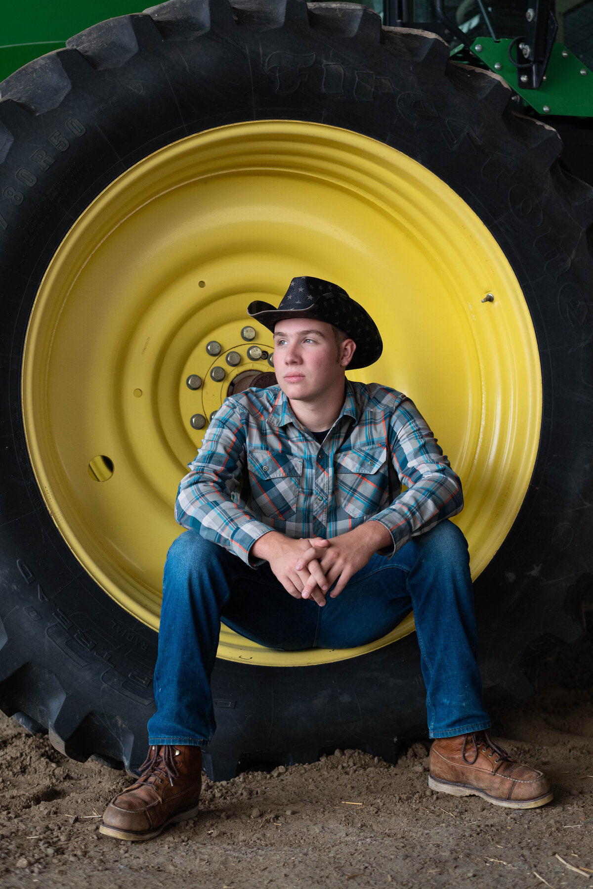 senior-portrait-tractor