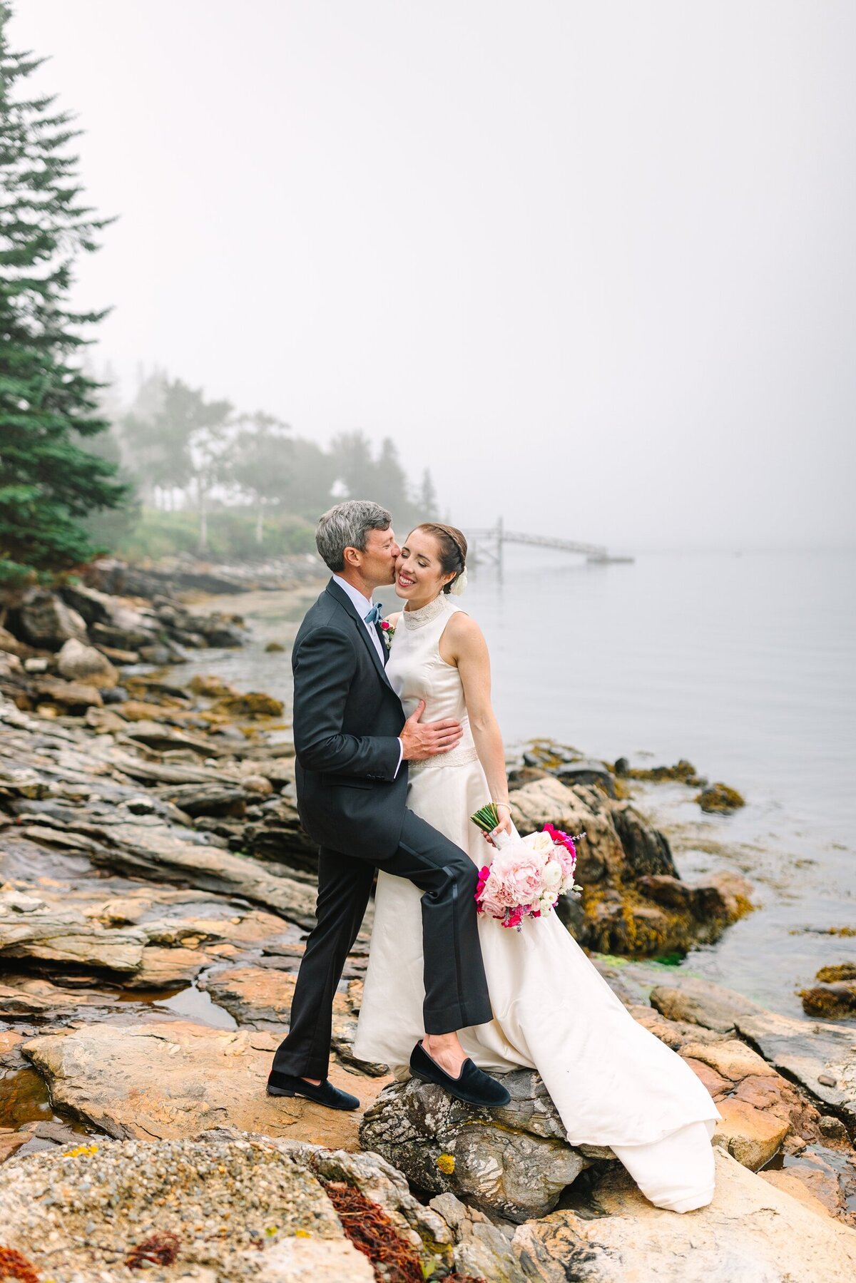 Modern_Black_Tie_Rainy_Summer_Wedding_Spruce_Point_Inn_Maine_Photography_0058
