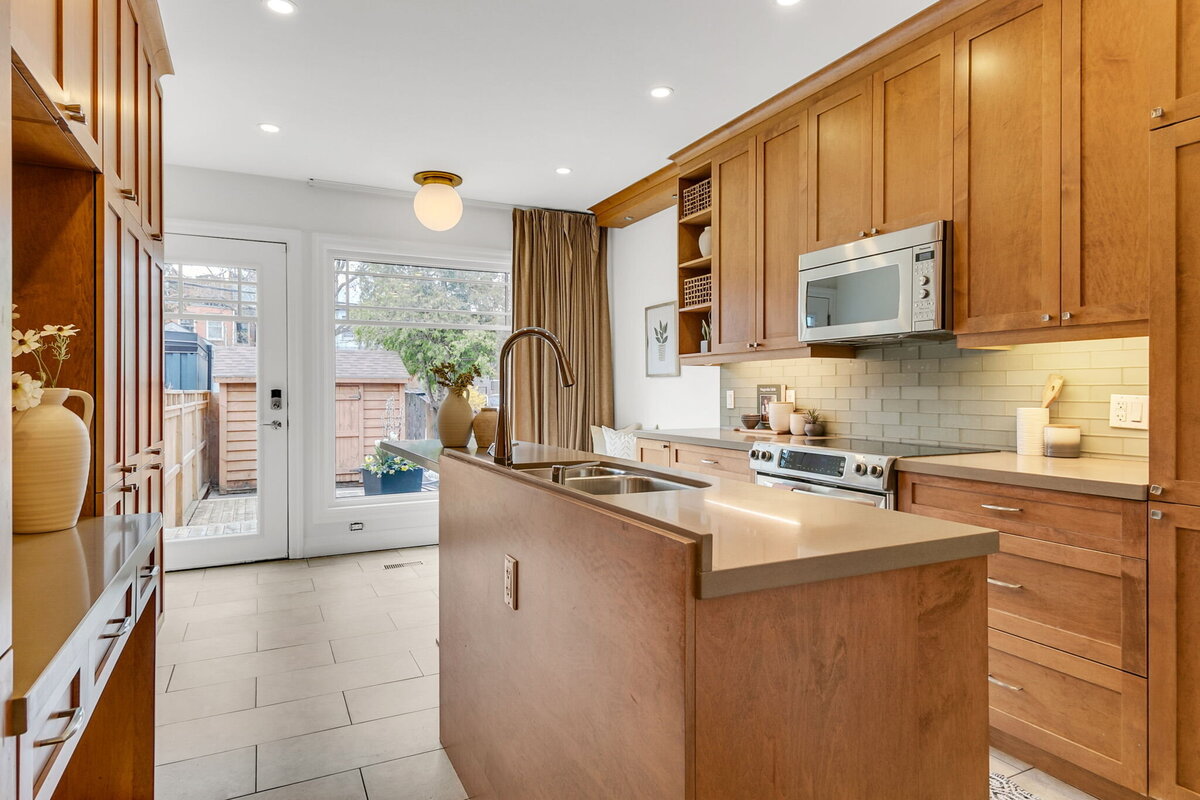 20-web-or-mls-15_002_Kitchen