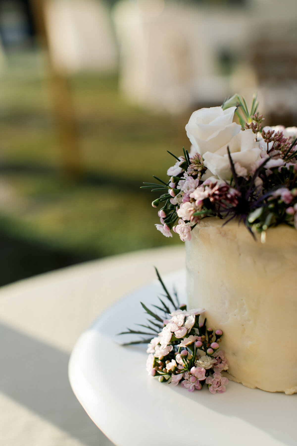 elegant-one-tier-wedding-cake-whimsical-small-flowers