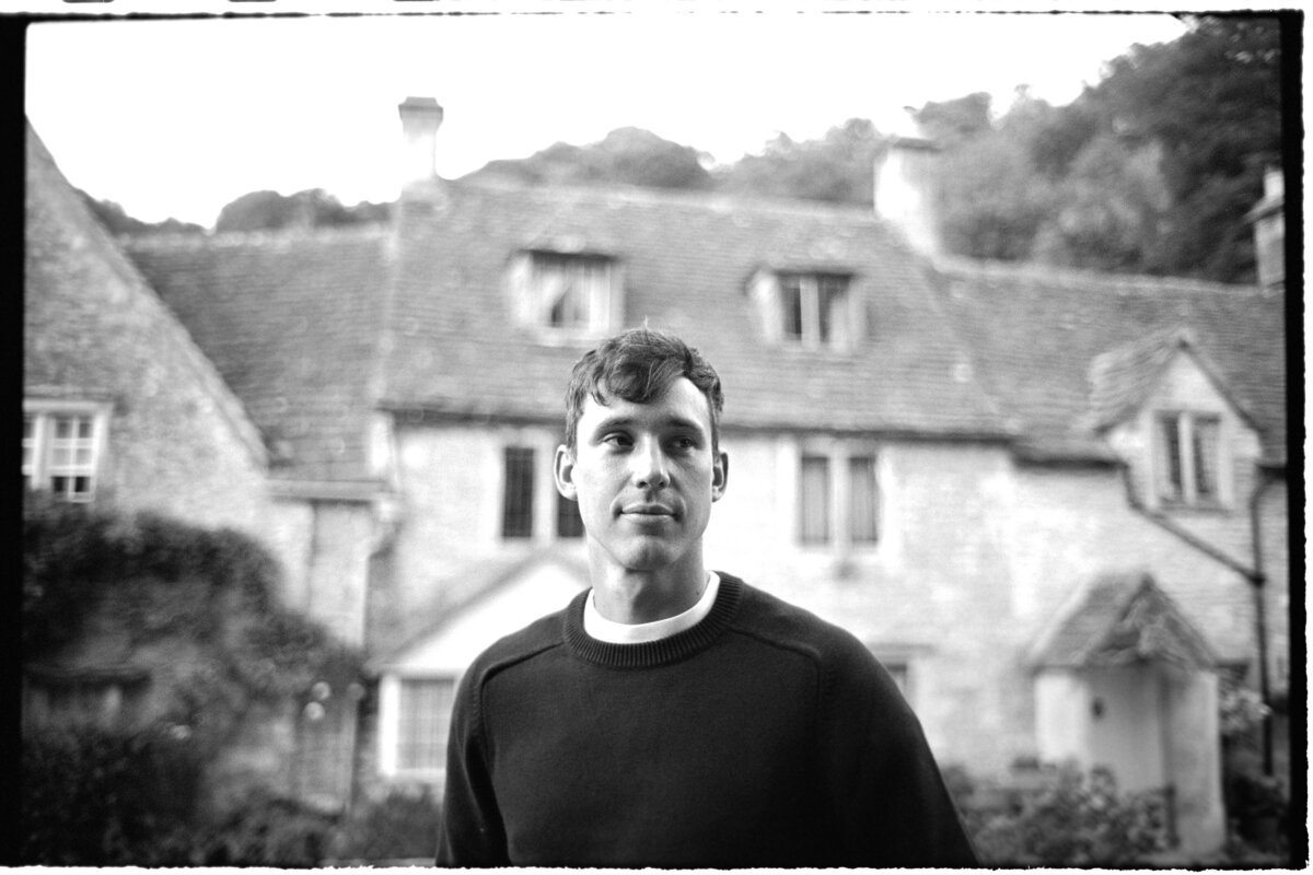 castle-combe-couple-portraits-analogue-15