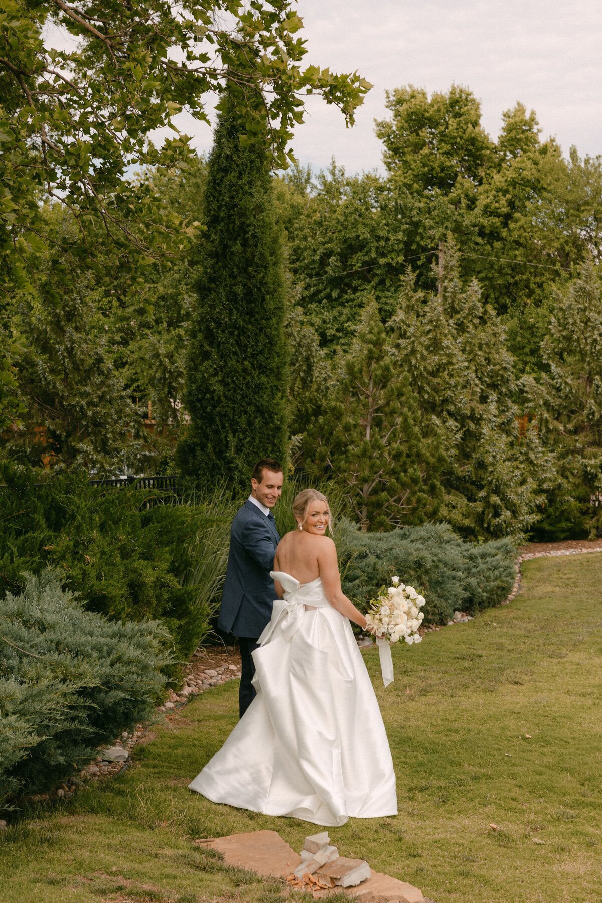 sloan-daniel-wichita-country-club-wedding-kayxbee-513