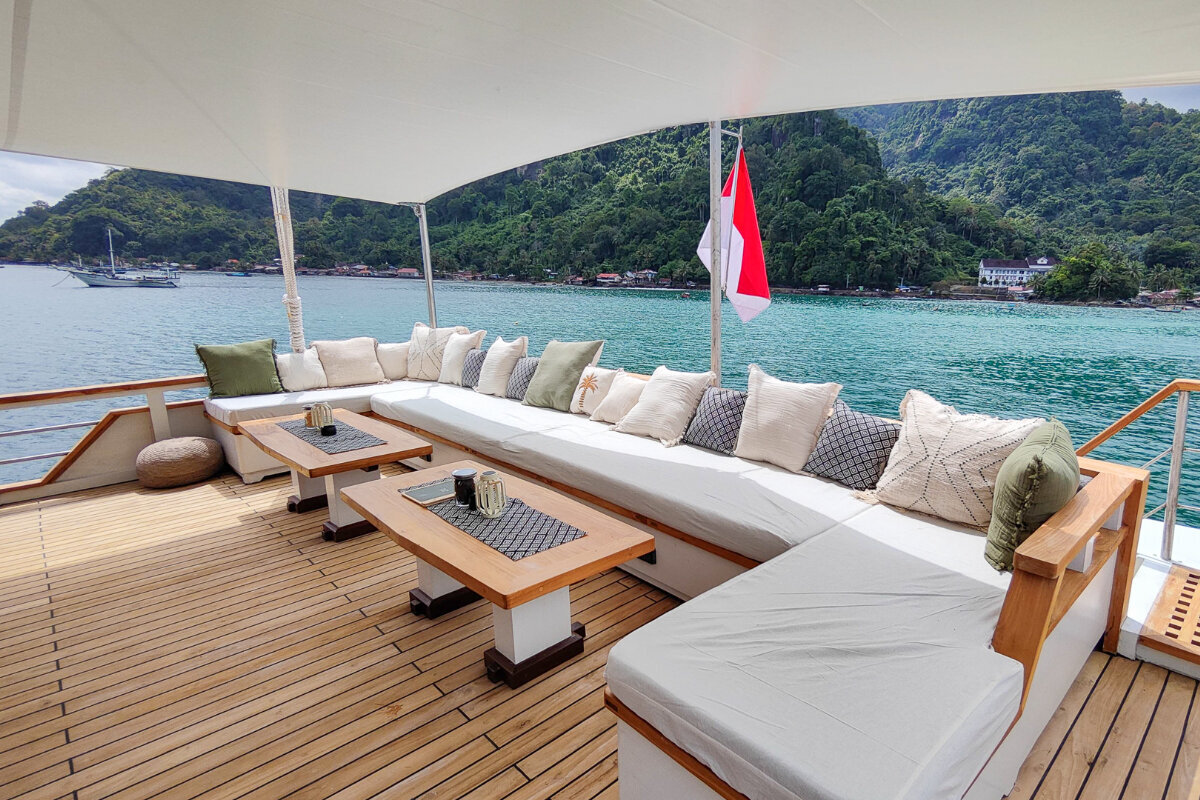 Siloina Luxury Surf Yacht Charter Mentawais - Cabins and Interior-1725413925687