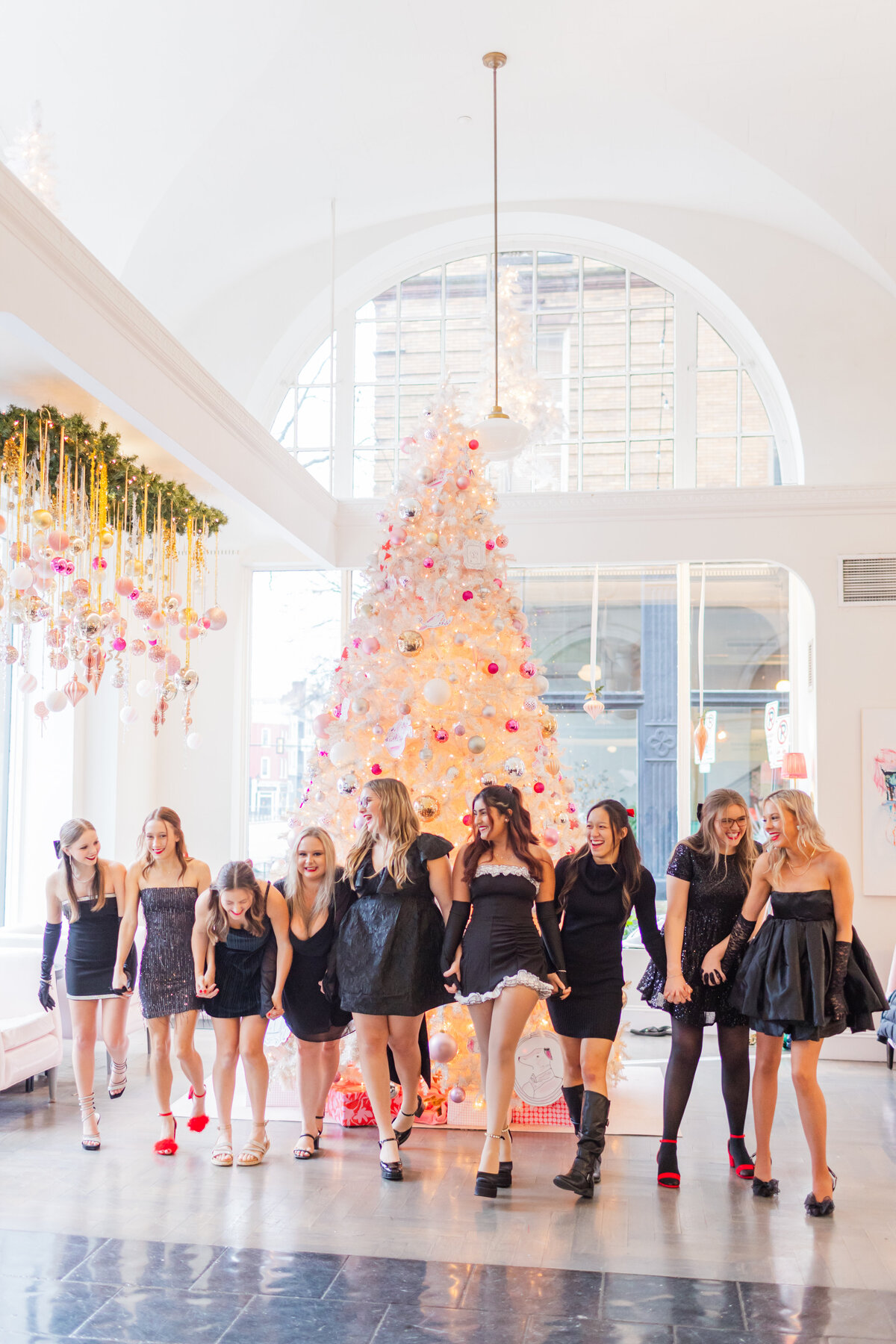 Quirk-Hotel-Christmas-Richmond-Kelsey-Marie-Photography-2023-0302