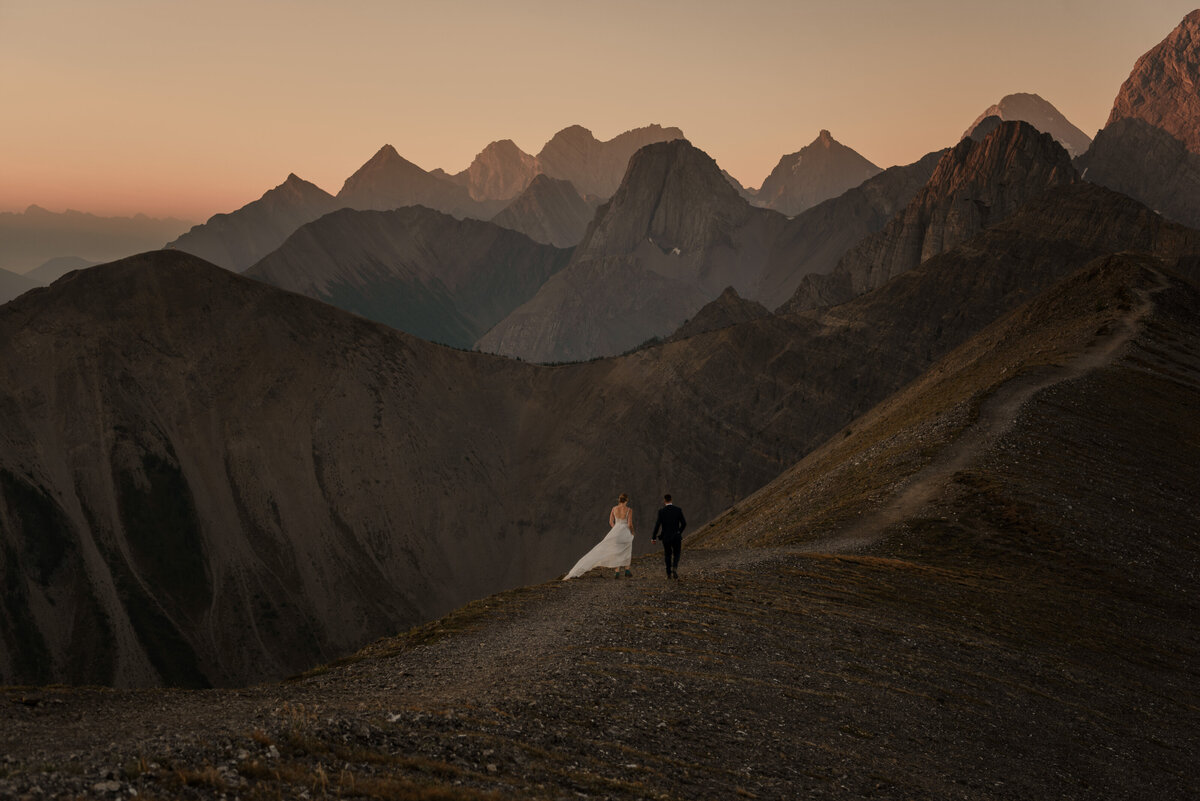 hiking-elopement-photographer-19