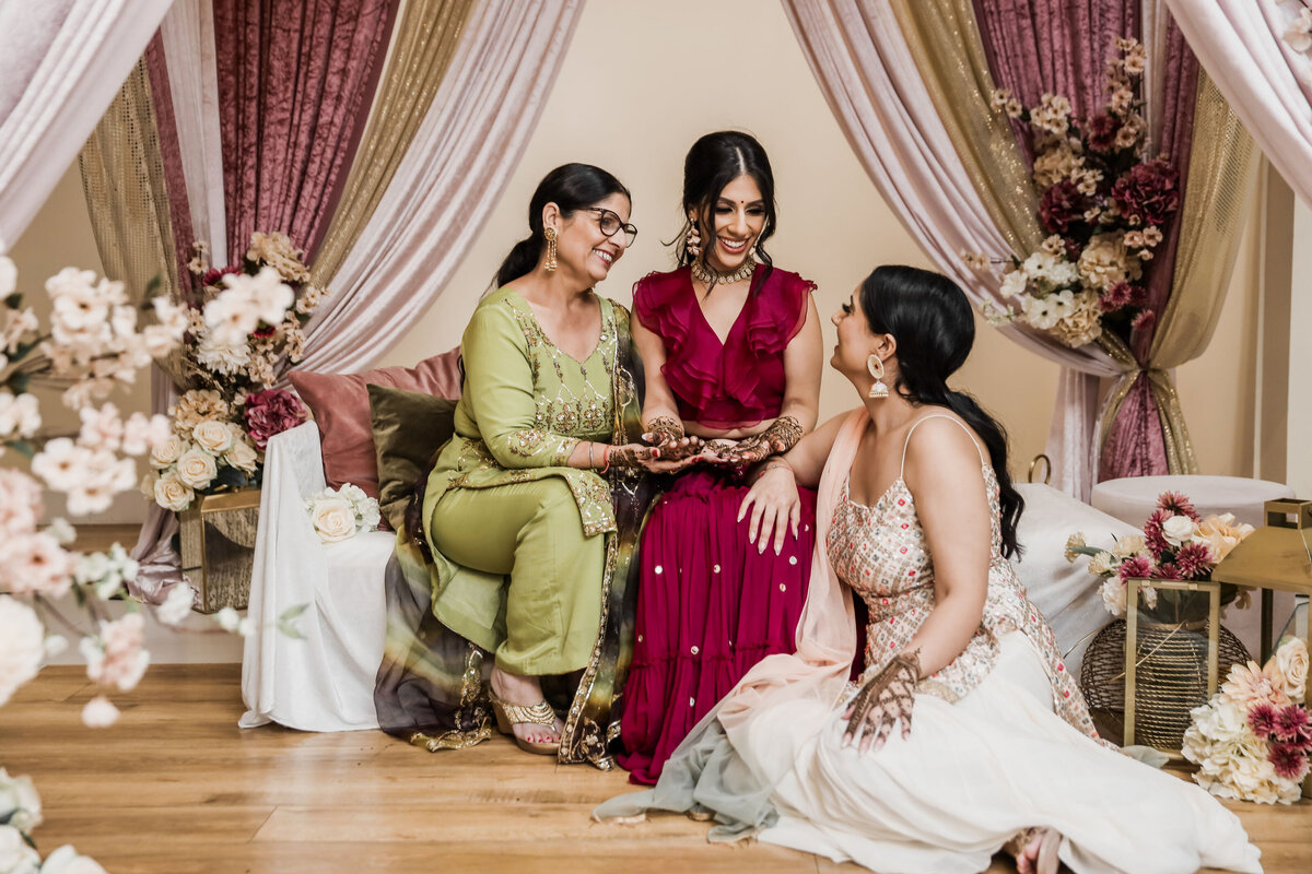 Mendhi-7375