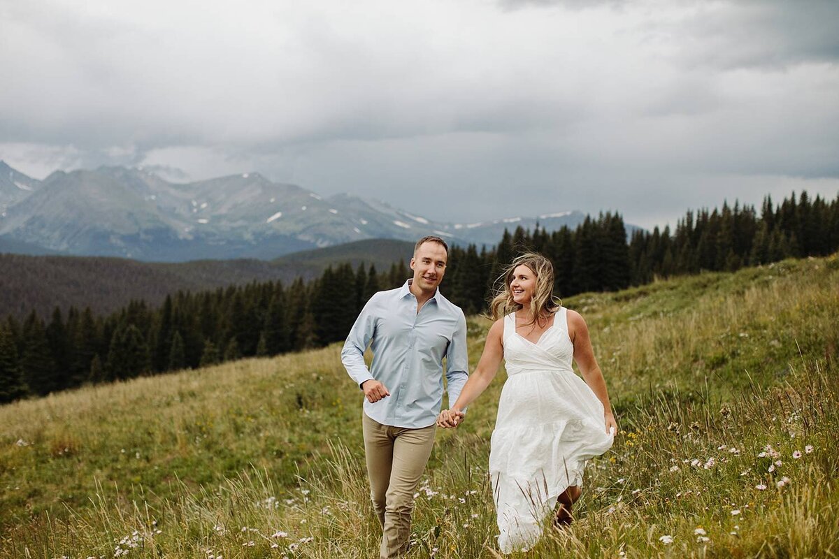 Colorado- mountain-engagement-photos-wildflowers_0008