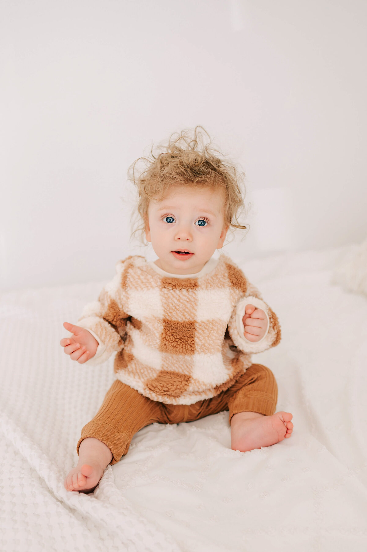 Branson baby photographer Jessica Kennedy of The XO Photography captures baby boy in brown sweater