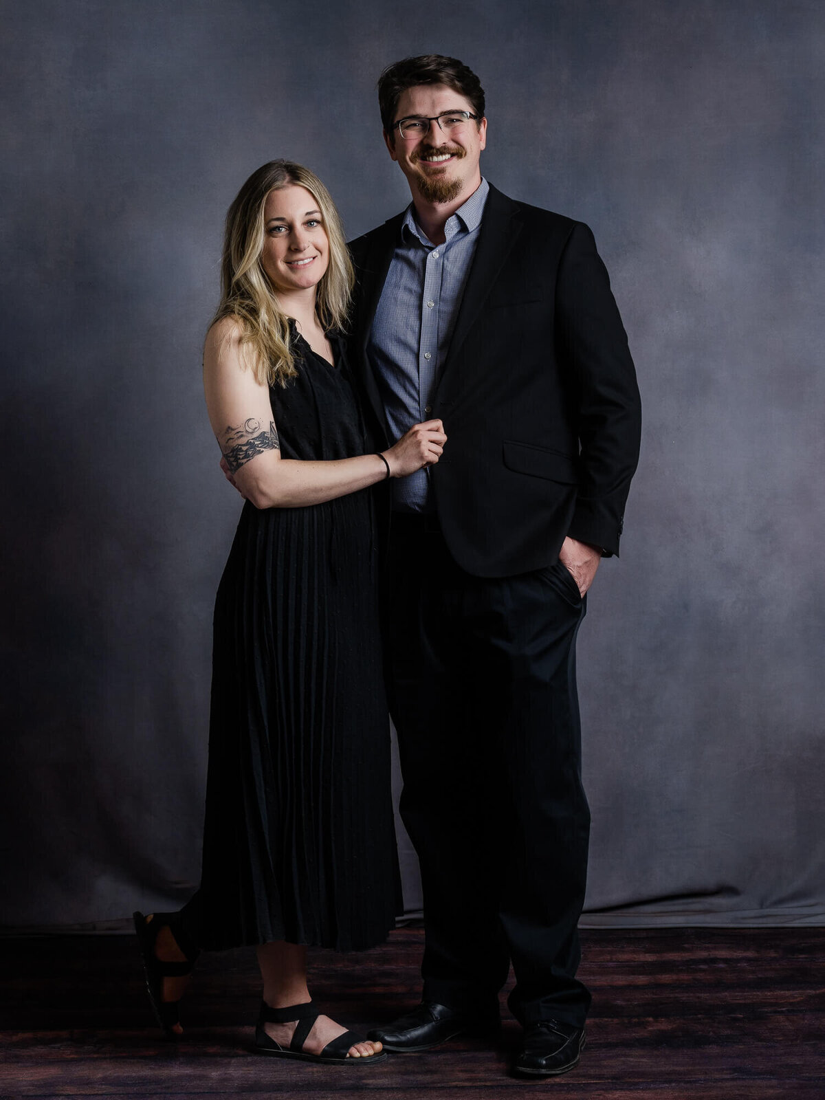 Couple poses during Prescott family photography session