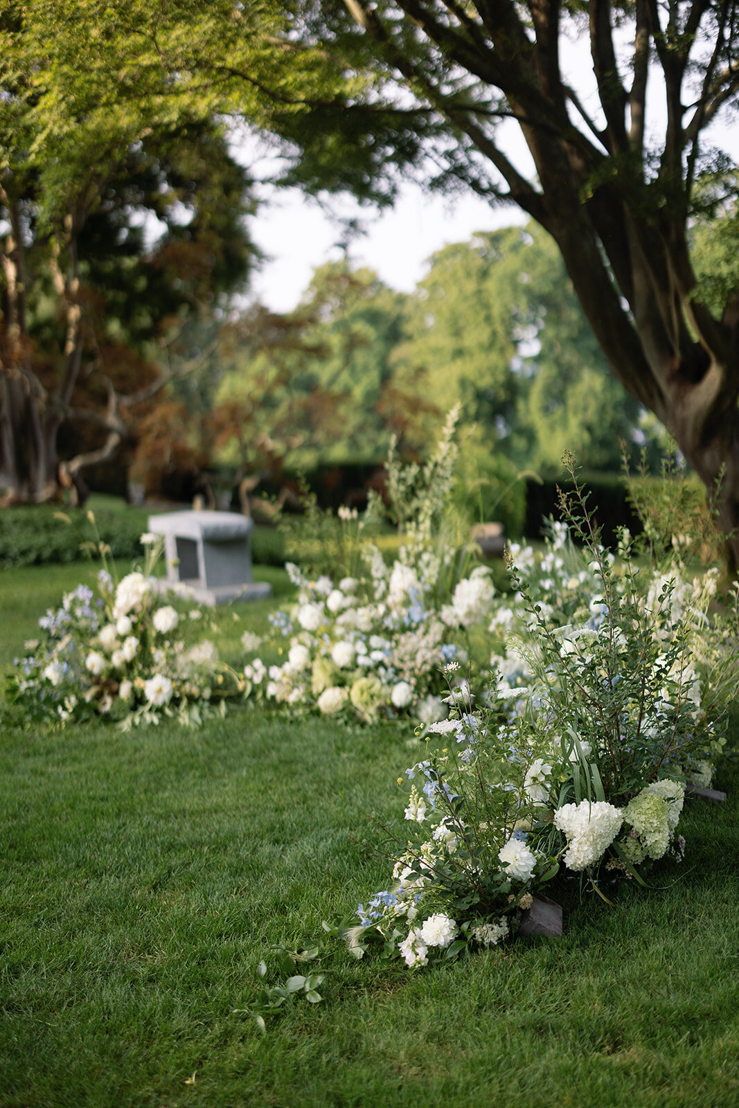 grounded-floral-wedding-arch-newport-ri