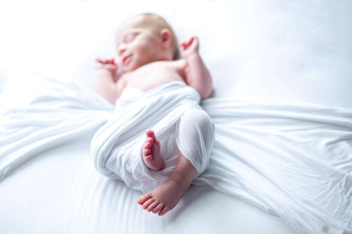 newborn-photos-at-home-virginia-beach