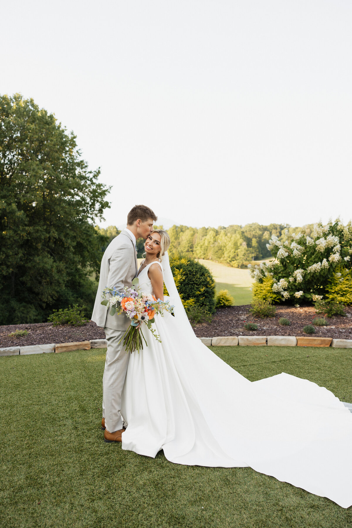 Emma & Noah had a beautiful mountain wedding at Meadows of Mossy Creek located in Cleveland, Georgia!!