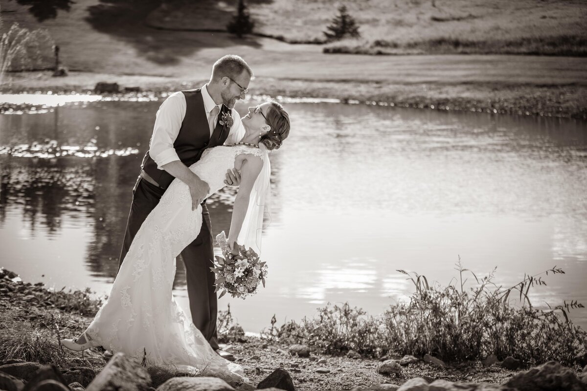 Ben & Tonya - Wedding Photography - DVX10930 - B&W-min