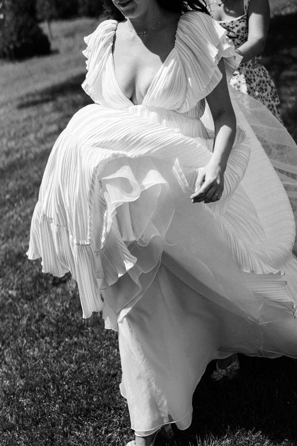 NikkiSanterre_CharlottesvilleLuxuryWeddingPhotographer_MarketatGrelenWedding_Liz&Jon-37